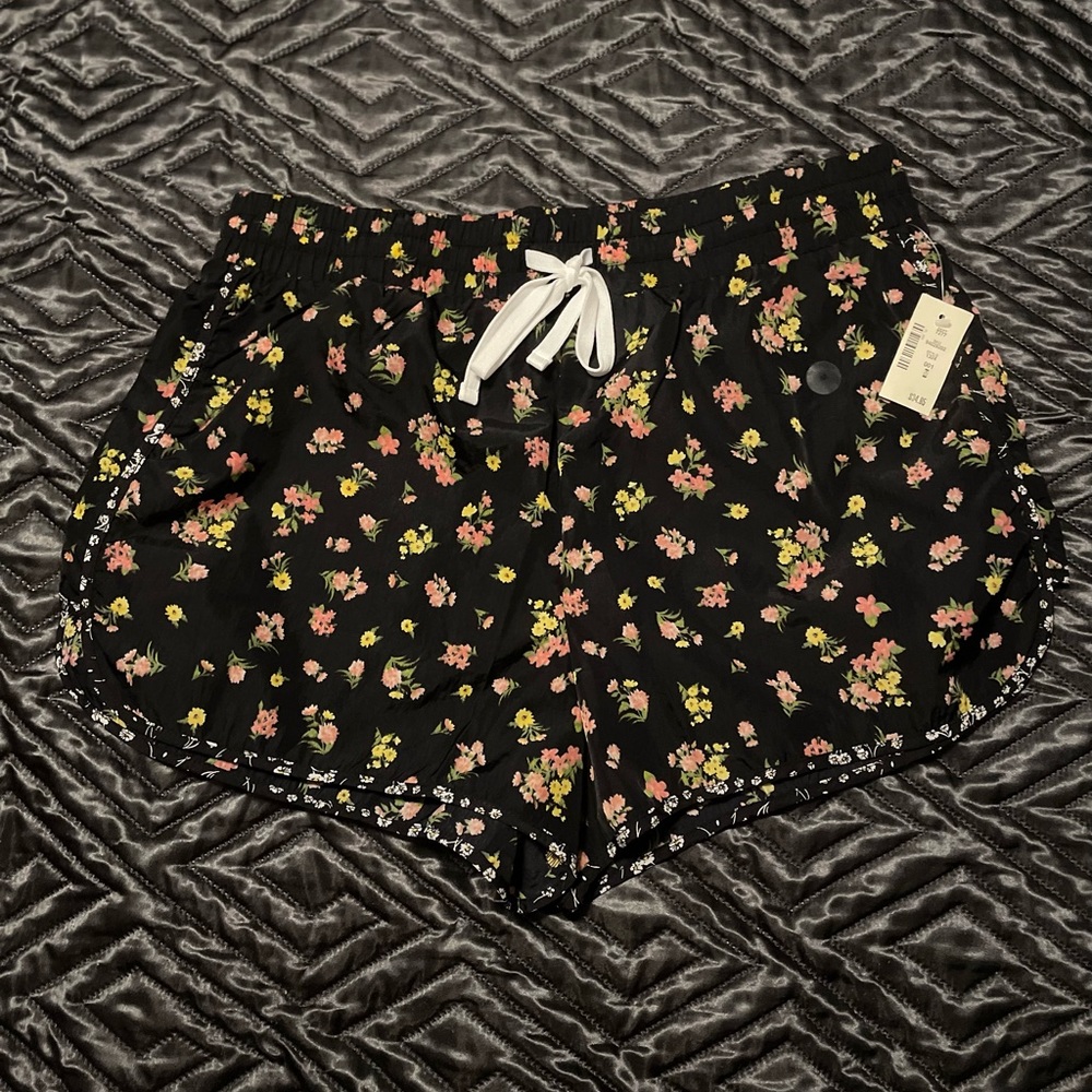 NWT floral Aeropostale shorts size medium.